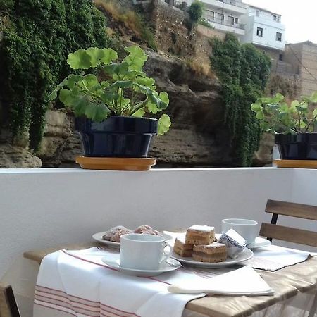 Casa Bajo La Roca Villa Setenil De Las Bodegas Luaran gambar