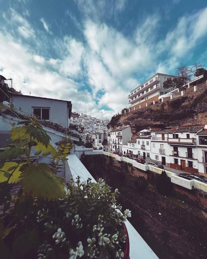 Casa Bajo La Roca Villa Setenil De Las Bodegas Luaran gambar