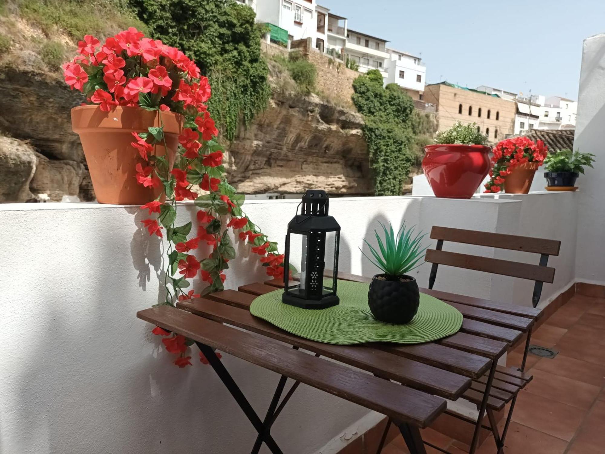 Casa Bajo La Roca Villa Setenil De Las Bodegas Luaran gambar