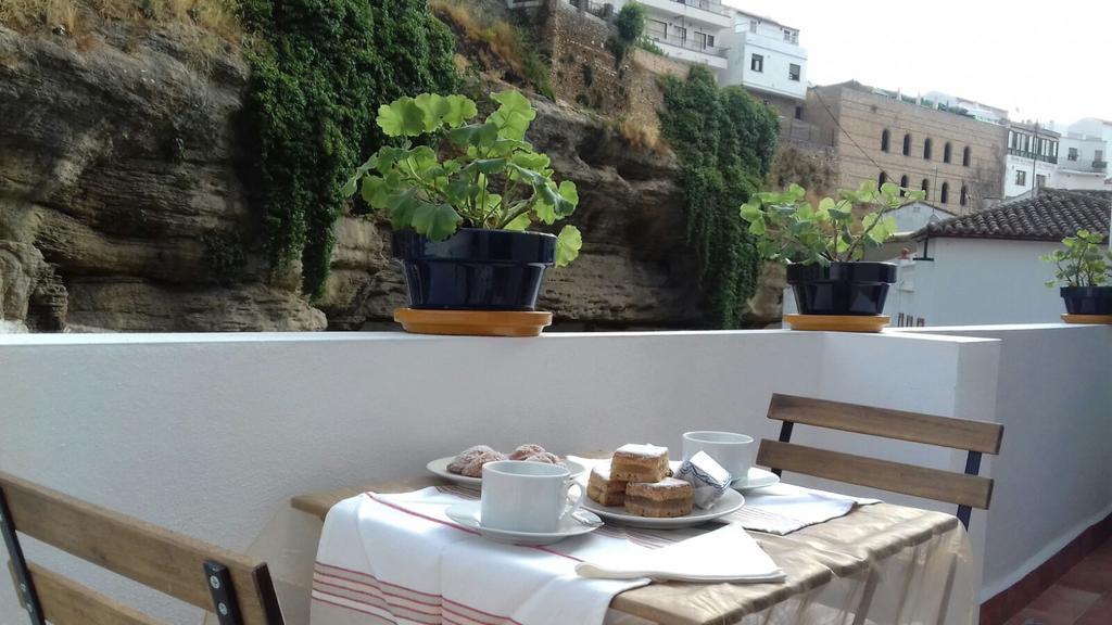 Casa Bajo La Roca Villa Setenil De Las Bodegas Luaran gambar
