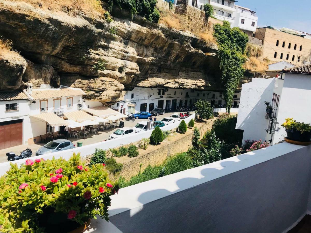 Casa Bajo La Roca Villa Setenil De Las Bodegas Luaran gambar